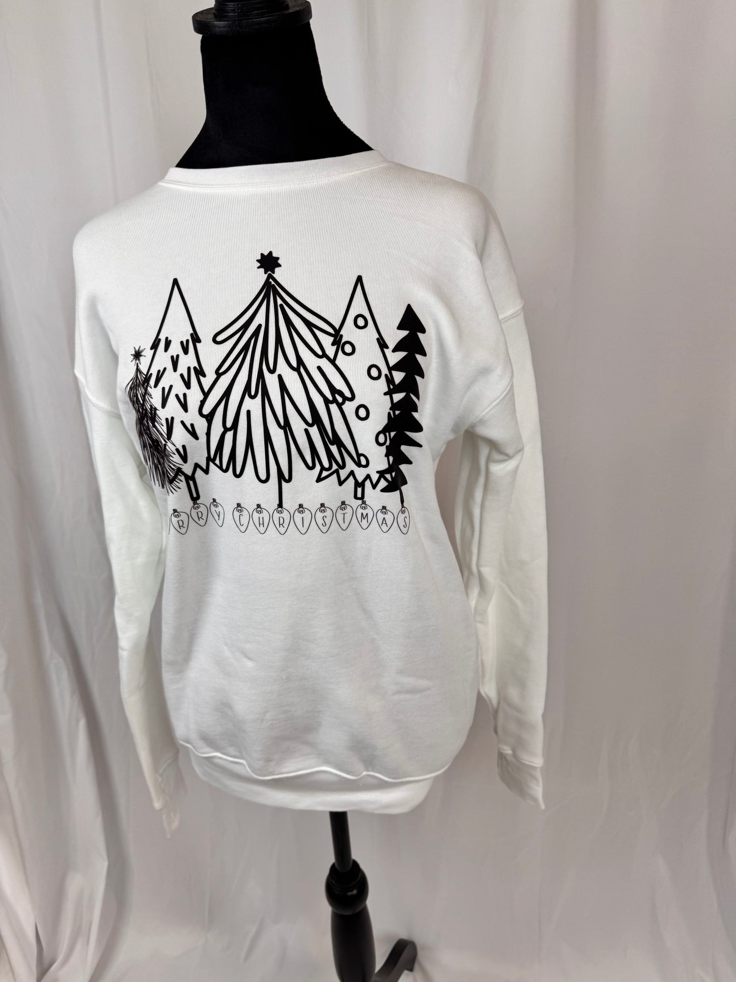 Merry Christmas Tree Black: Cute Christmas Holiday White Crew Neck Sweatshirt
