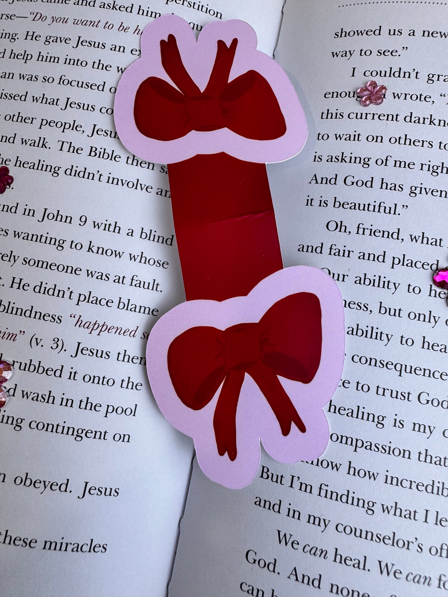 Pretty Red Bow Magnetic Bookmark For The Girlie Romance Readers