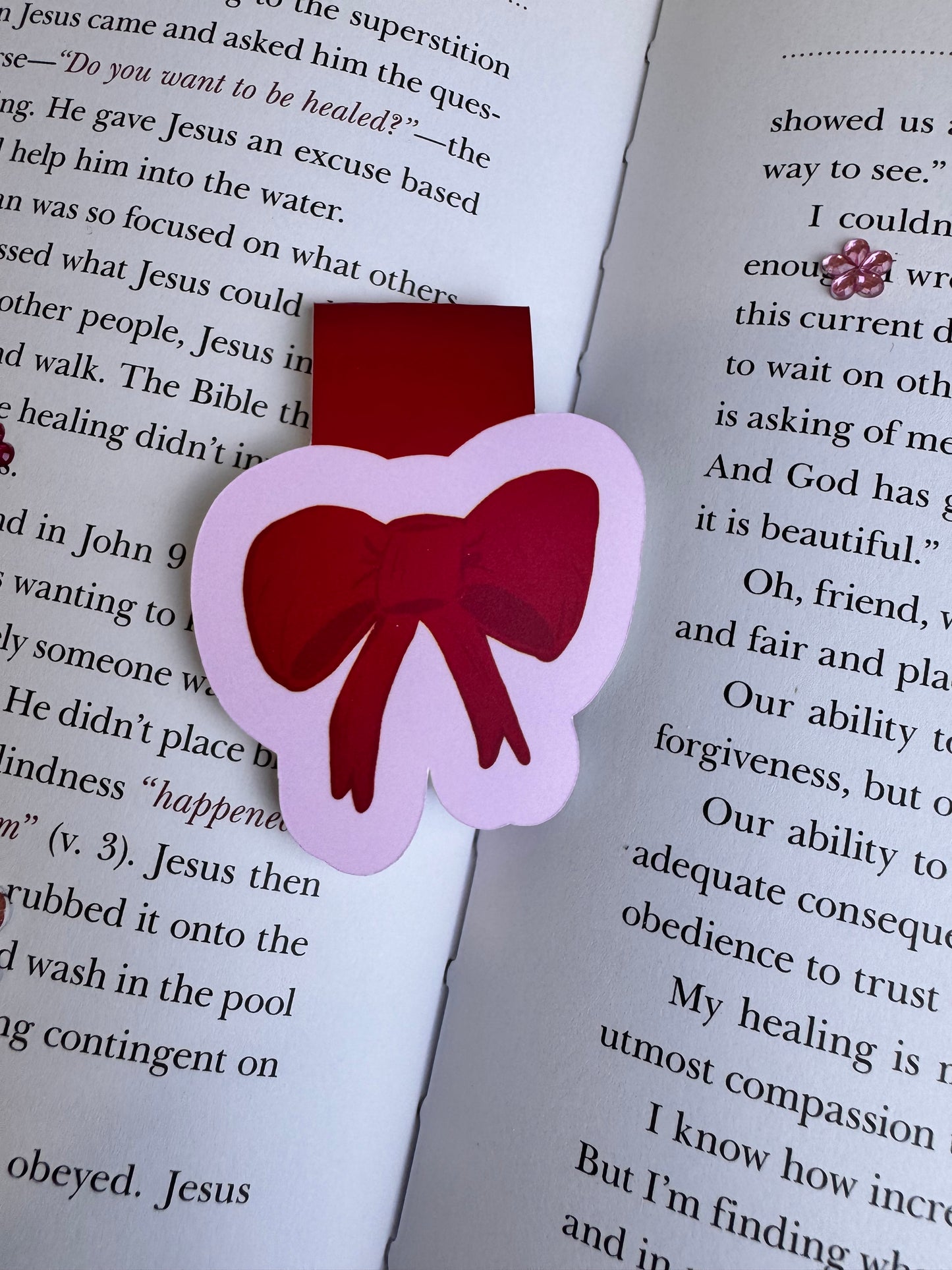 Pretty Red Bow Magnetic Bookmark For The Girlie Romance Readers