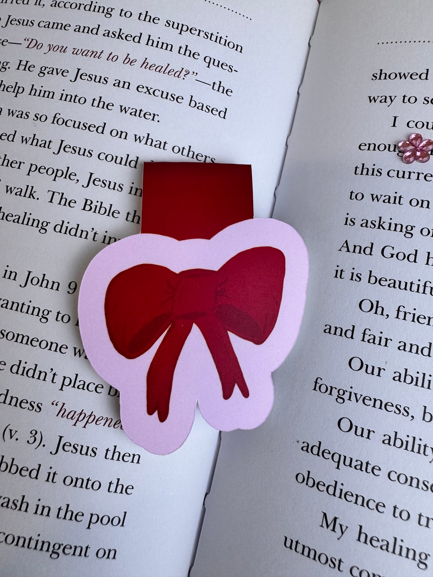 Pretty Red Bow Magnetic Bookmark For The Girlie Romance Readers