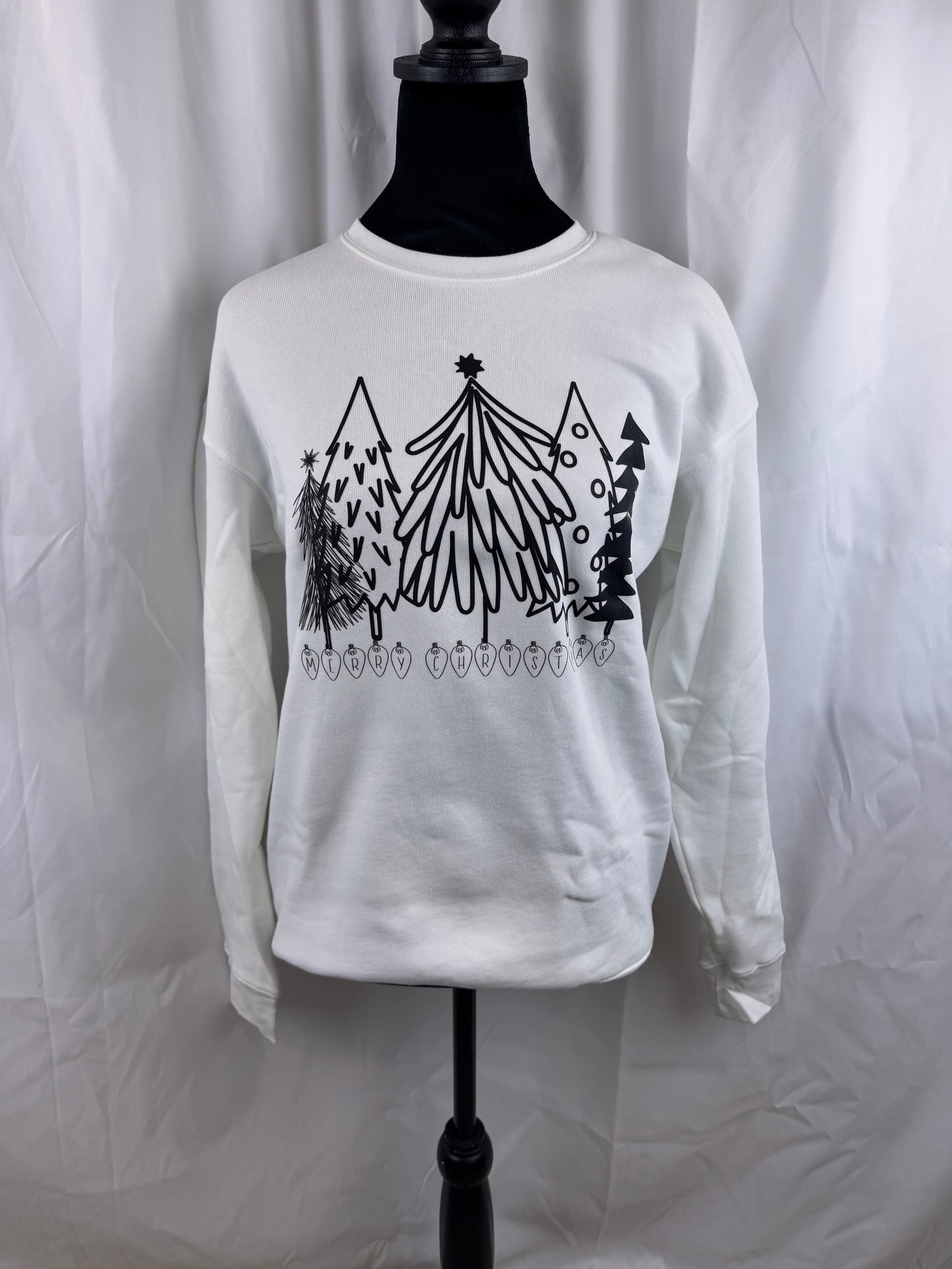 Merry Christmas Tree Black: Cute Christmas Holiday White Crew Neck Sweatshirt