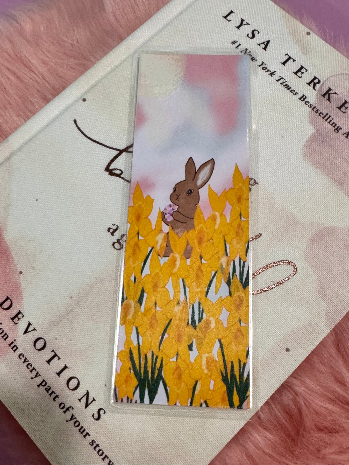 March Birth Flower Bookmark, Daffodils and Bunny Rabbit, Easter Themed Page Saver, Laminated Spring Floral Bookmark