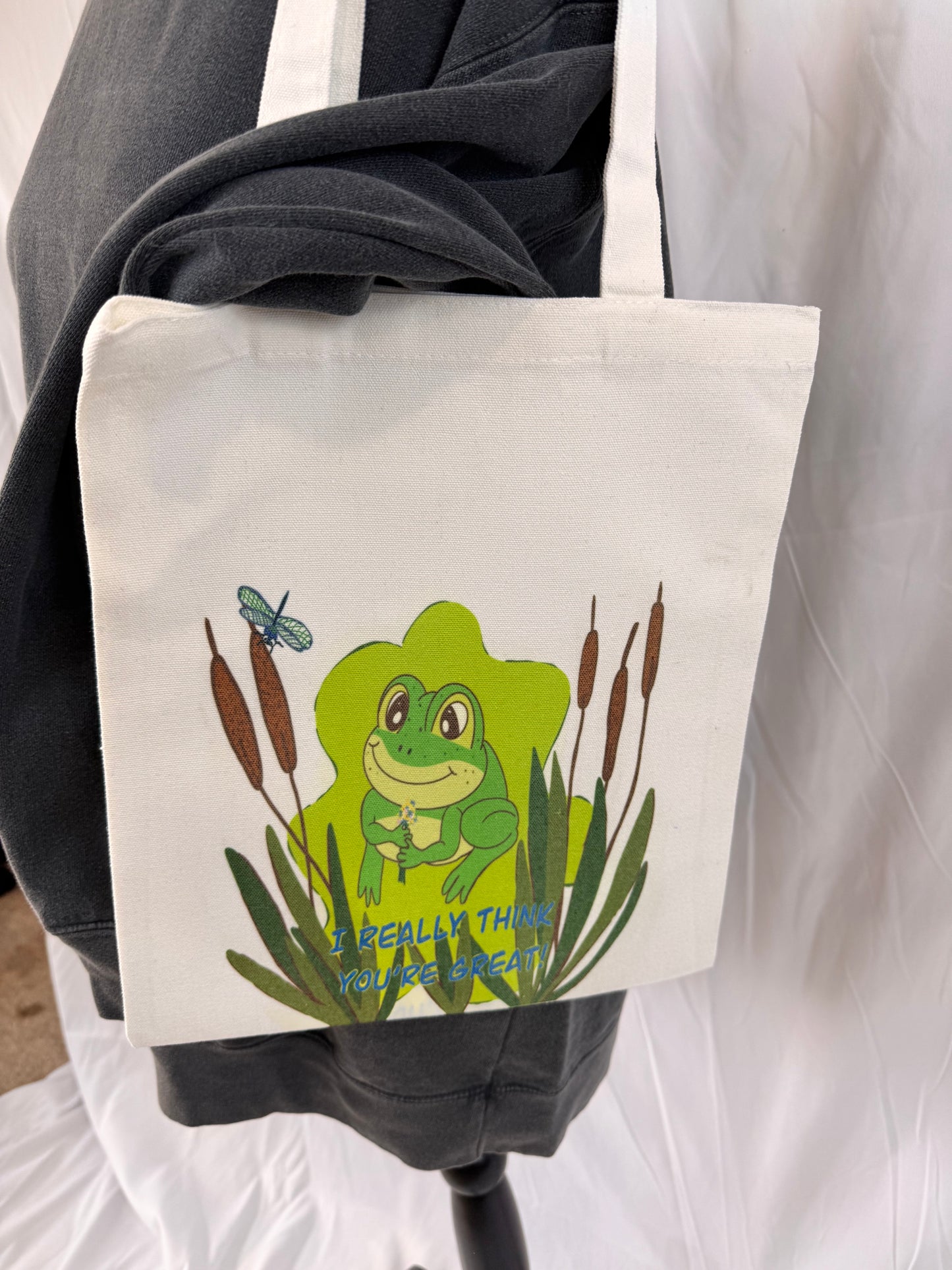Adorable Tote Bags With Frog and Dragonfly, White Reusable Grocery Bags with Handles for Shopping, Sublimated Art Bag