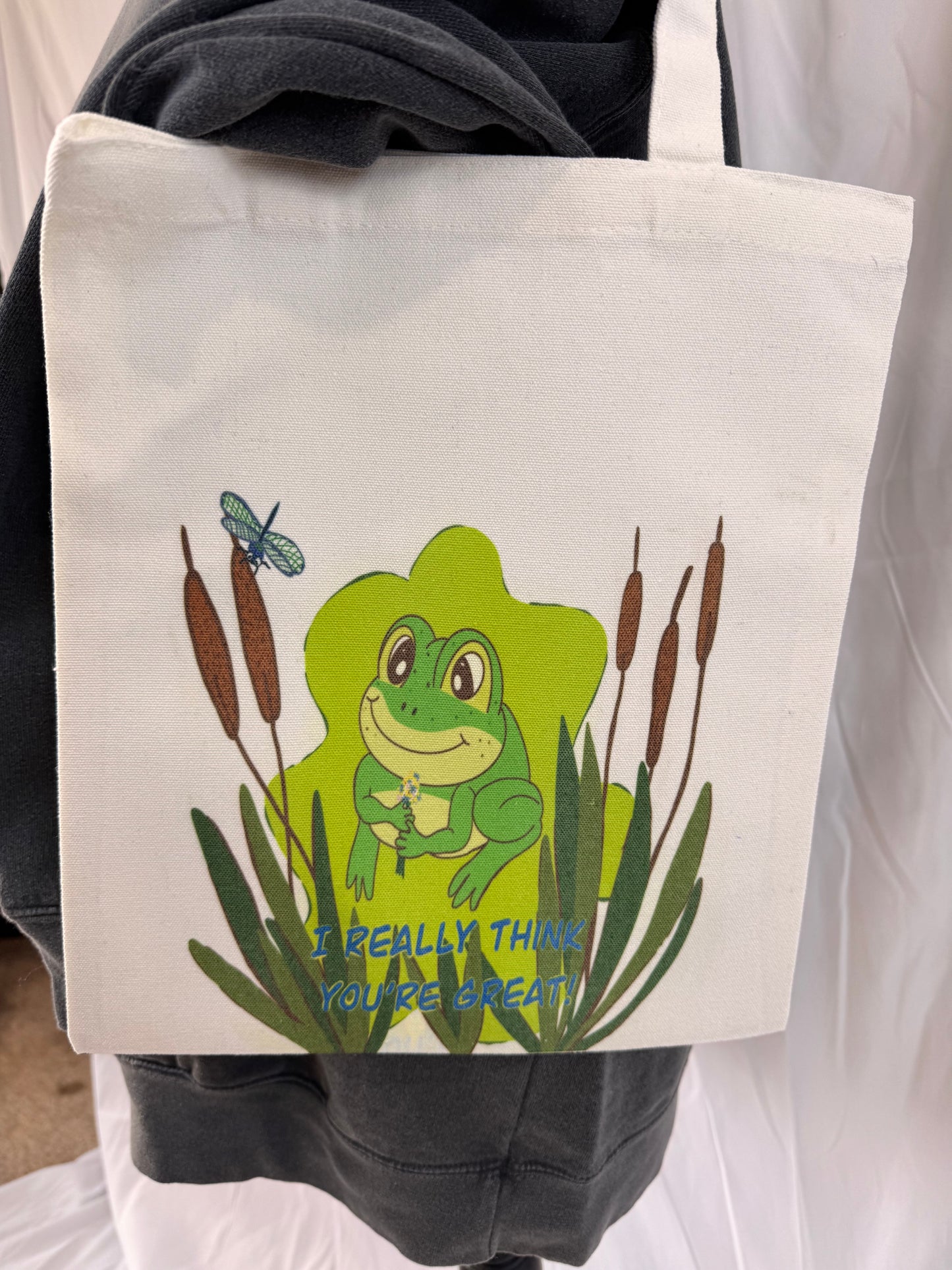 Adorable Tote Bags With Frog and Dragonfly, White Reusable Grocery Bags with Handles for Shopping, Sublimated Art Bag