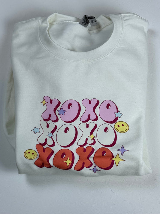 XOXOXO Retro Face Bubble Letter Valentines Theme Crew Neck Sweatshirt in White, Hugs and Kisses