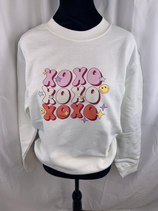 XOXOXO Retro Face Bubble Letter Valentines Theme Crew Neck Sweatshirt in White, Hugs and Kisses